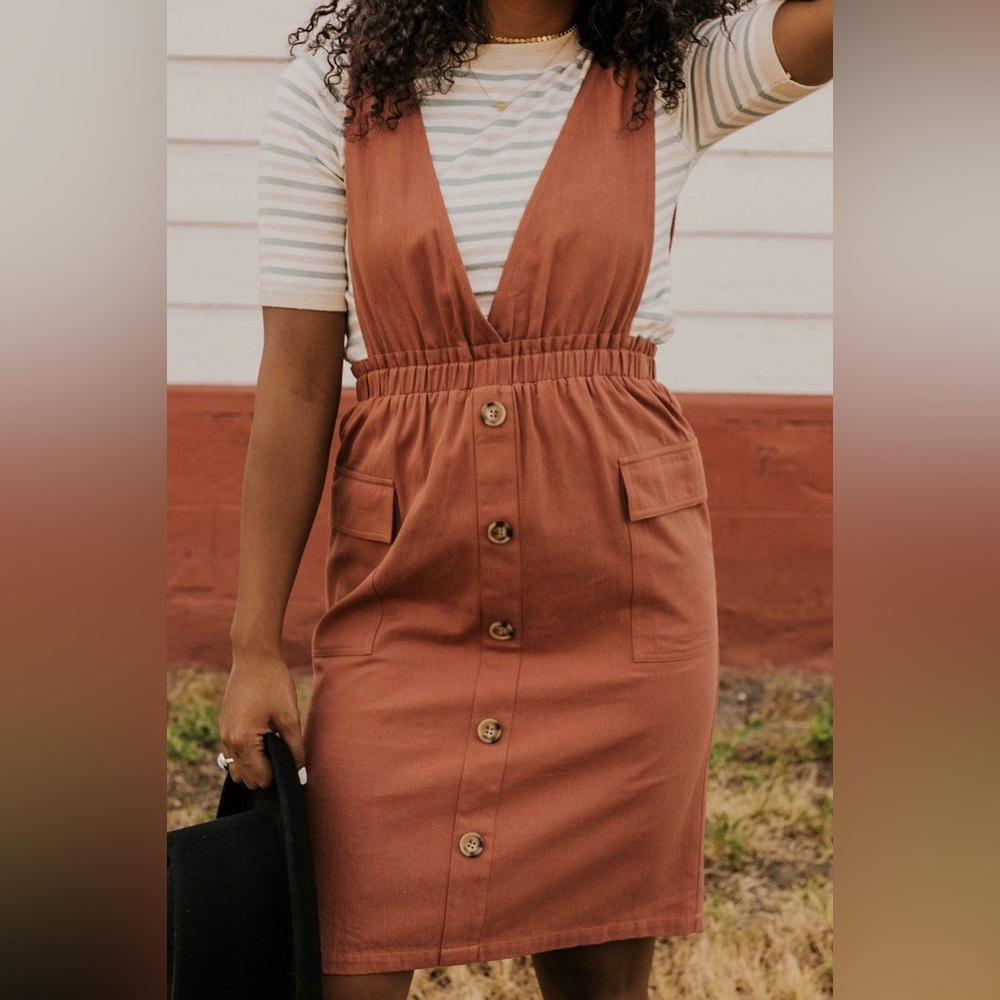 Sleeveless Button-Down Dress in Rust - Picture 4 of 4